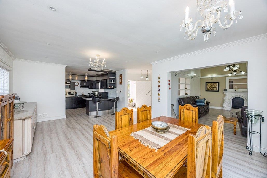 4 Bedroom Property for Sale in Flamingo Vlei Western Cape